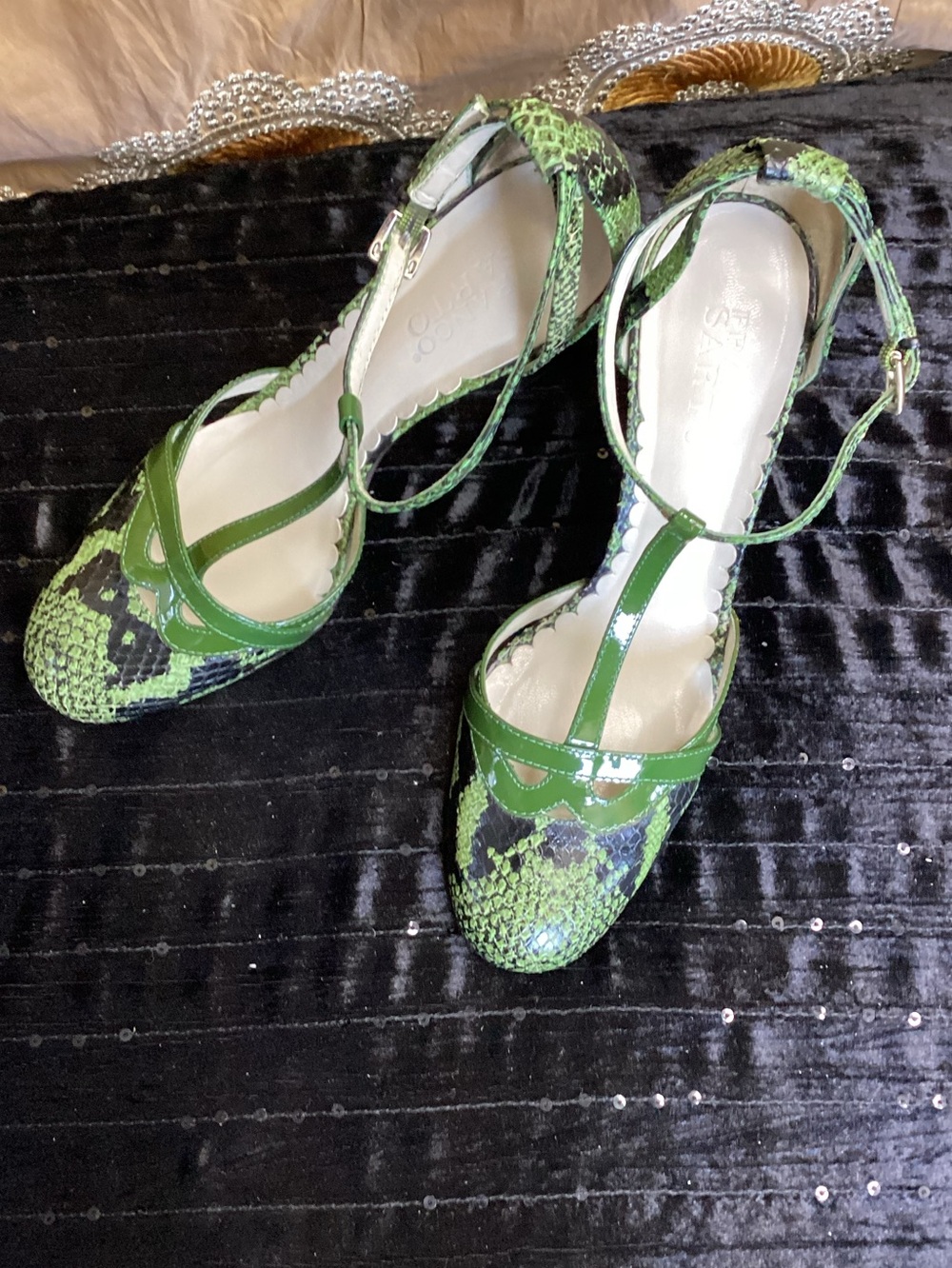 Vintage Franco Sarto Green Snake-Print T-Strap Heels 8M - Picture 2 of 14